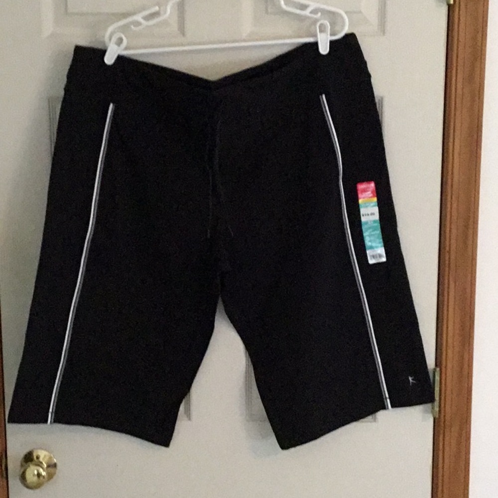 NWT women’s 3X Danskin Now Bermuda